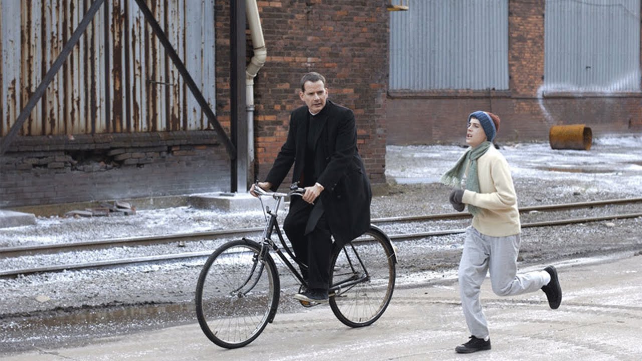 14岁问题少年，为唤醒沉睡的母亲，挑战42公里全程马拉松，高分催泪治愈电影，21分钟看完2005年喜剧运动电影《圣拉尔夫》