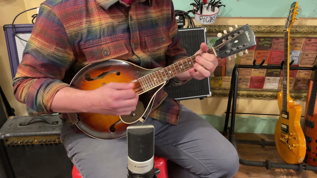1940s Gibson A-50 carved-top mandolin - YouTube