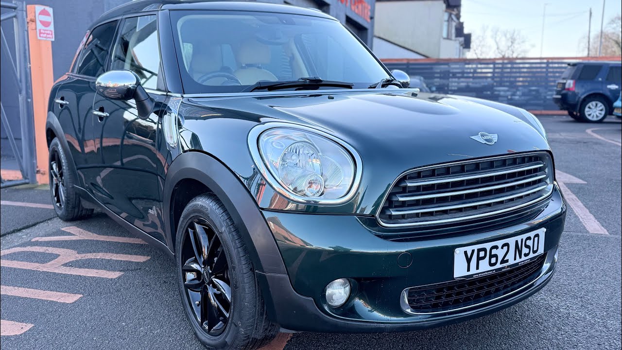 2012”62” Mini countryman Cooper diesel 5dr manual. Full beige leather. Heated seats!! STUNNING 