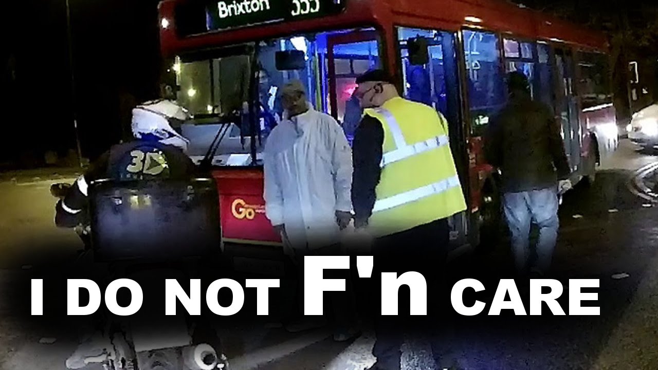 London Standoff... Biker vs Bus and... the rest of the world... YouTube