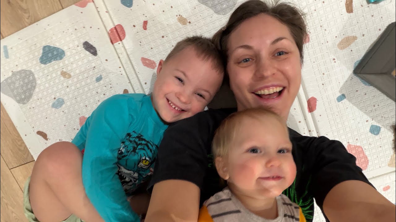 ПОЧЕМУ ПЕТЯ НЕ СМОГ ВСТАТЬ В МУЗЕЕ. ИГРАЕТ В ТЕАТРЕ В 4 года за ВОЛКА 🐺 . 