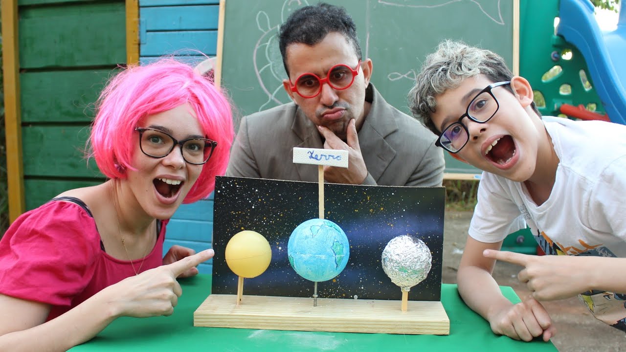 LUCAS E UMA AULA DIVERTIDA DE  ARTES