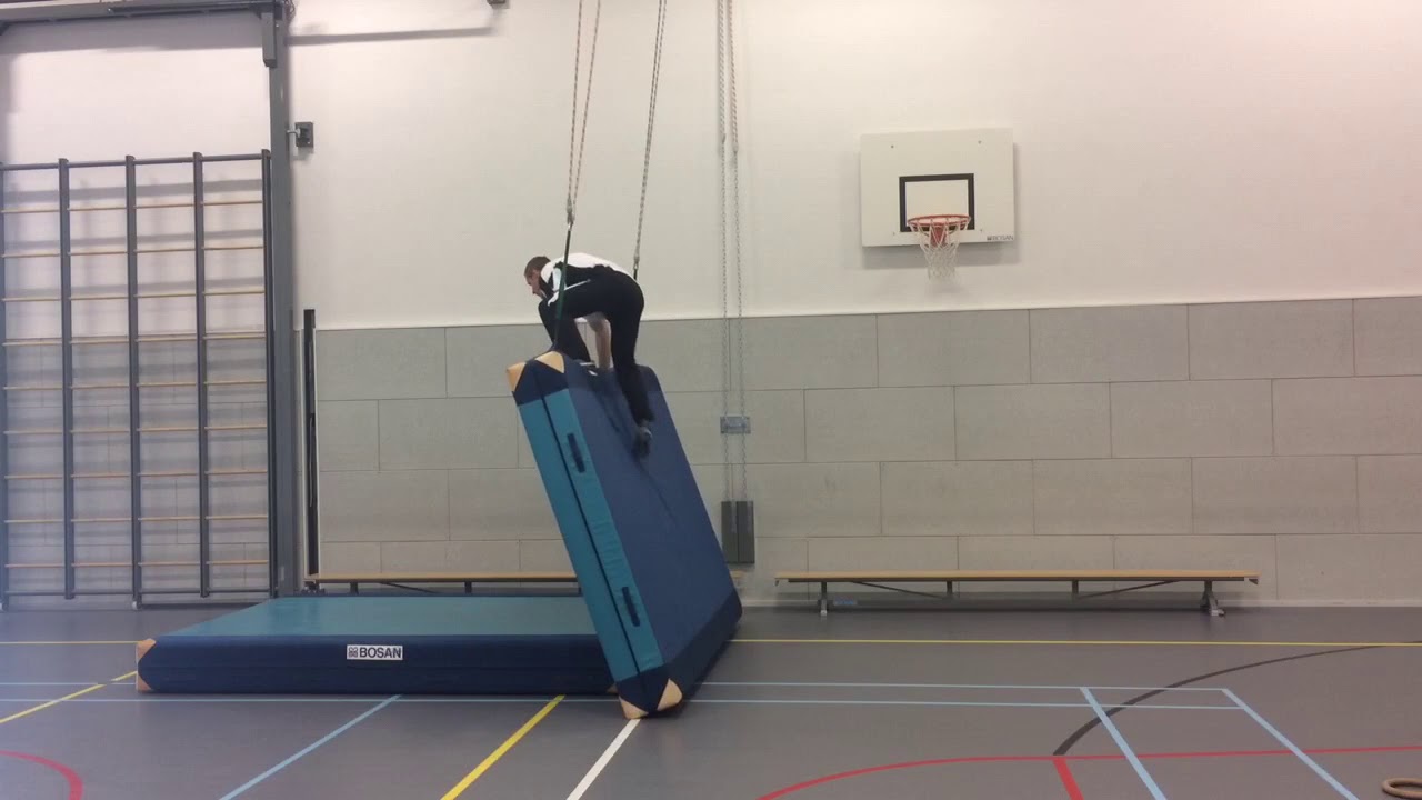 viool Smederij smaak Gymles: Dikke mat klimmen (vastmaken aan ringen) - YouTube