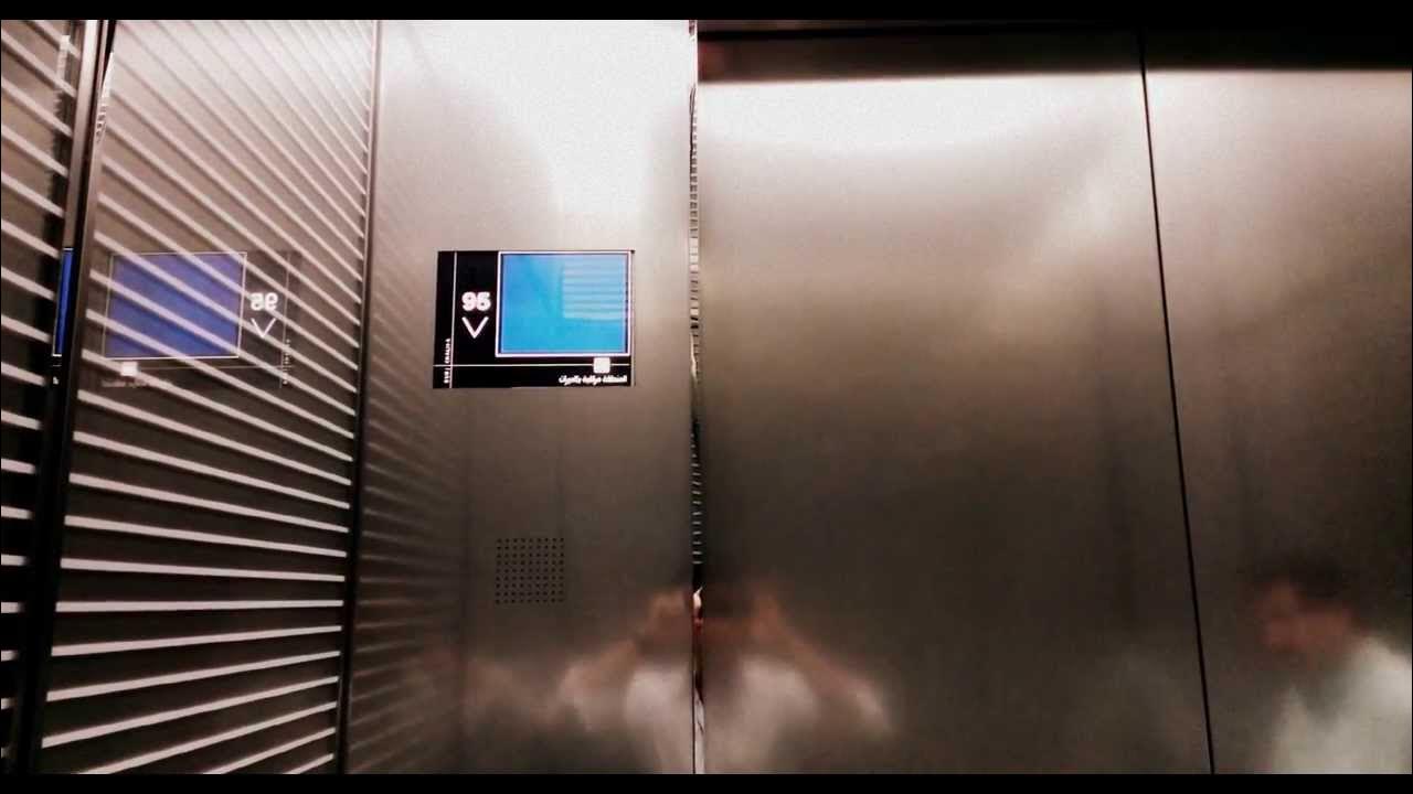Лифт в бурдж халифа. Бурдж Халифа лифт. Двухэтажный лифт Бурдж Халифа. Бурдж Халифа внутри лифты. Скорость лифта в Бурдж Халифа.