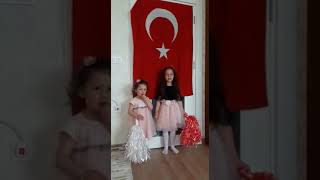 Zeynep Beyzadan Ve Cimcime Kardeşinden 23 Nisana Özel İstiklal Marşı Performansı
