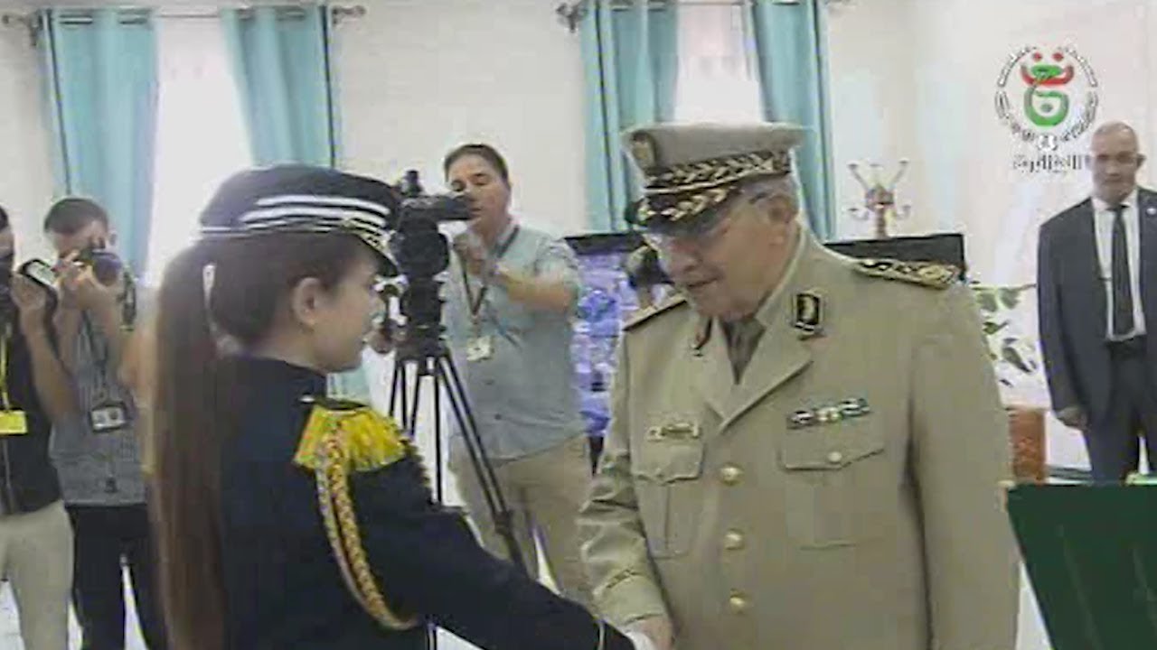 هكذا قام الفريق قايد صالح بتكريم أشبال الأمة المتفوقين في شهادتي البكالوريا و البيام