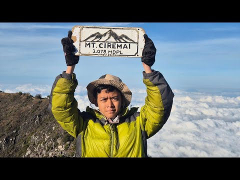 Birthday on the Roof of West Java || Climbing Airriu Mount Ciremai via Sadarehe