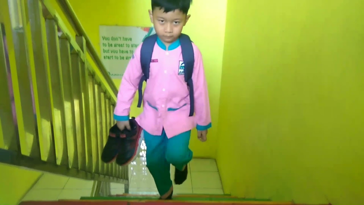 English's habit in SDII Al Abidin Boyolali, cambridge school