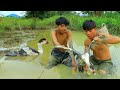 Survival in the rainforest-mans found duck for cook -Eating delicious