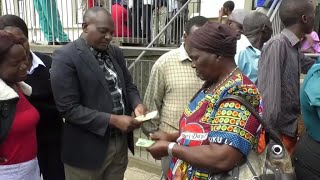 Zimbabwe issues fresh banknotes amid economic crisis