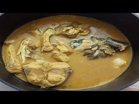 কচু দিয়ে মাছের ঝোল।