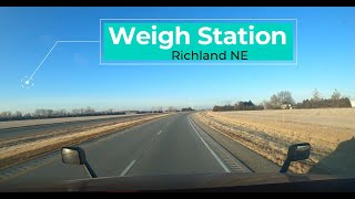 Trucker Missed The Weigh Station. Camionero No Entro En La Báscula