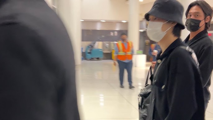 BTS: Jimin's beefy bodyguard gets love from ARMY as he guards Chim Chim  from crazy fans at the Incheon Airport in a ruthless manner [Watch Video]