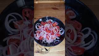 Focaccia di Albumi con Pomodori e Cipolla: Leggera, Croccante e Saporita! ??