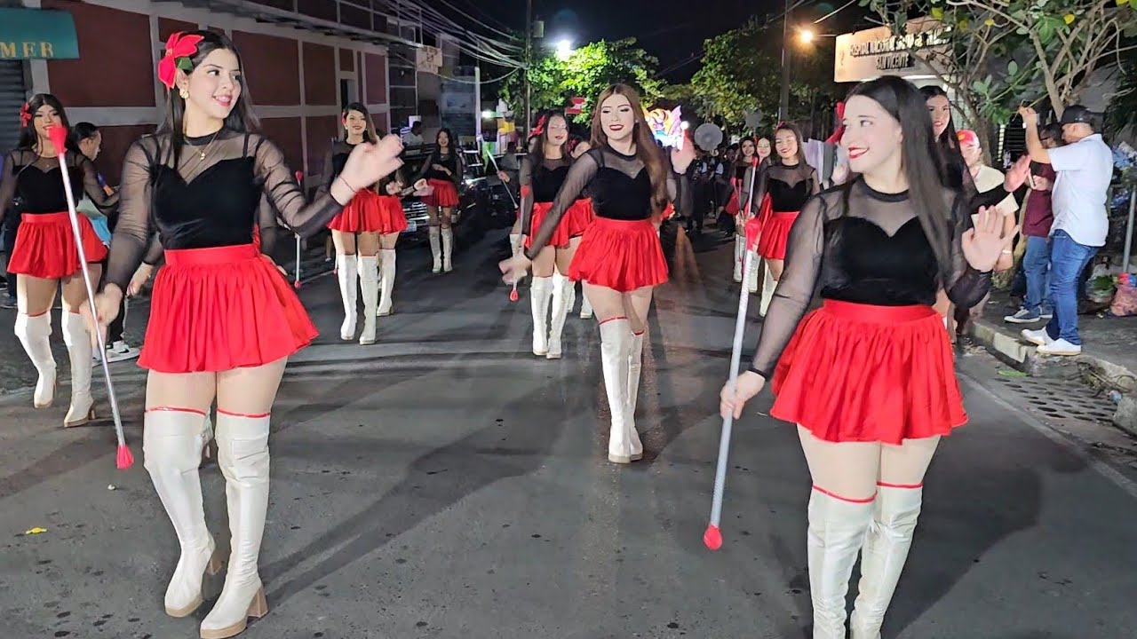 💃 Талант и красота: Латиноамериканский оркестр Илобаско ✨ Потрясающее выступление в Сан-Висенте 🎄