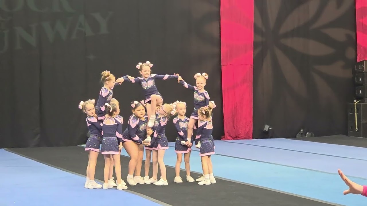 Day 2 - Rock The Runway - Glow - U8R