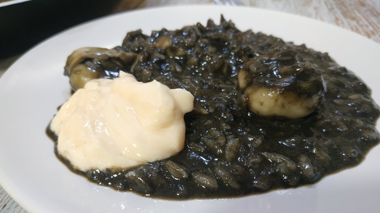 ARROZ NEGRO MELOSO CON SEPIA Y CALAMAR, Exquisito con Mambo!!!