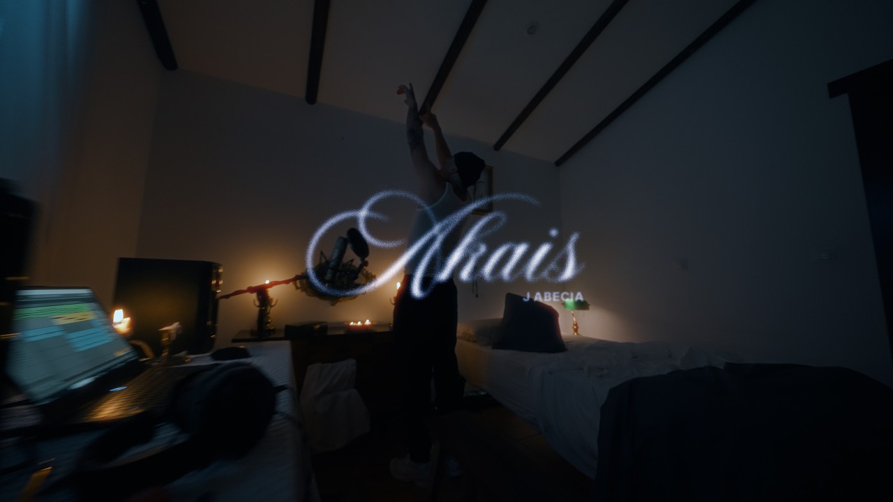 J ABECIA - AKAIS (Visualizer) | DESVELOS
