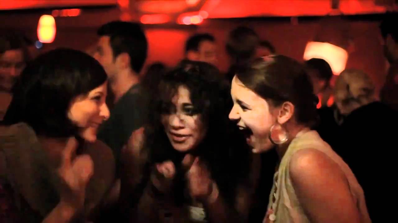 + 18 - SwissGin featuring Pat Cash - Grossstadtlegenden - Offizielles Video - 2010