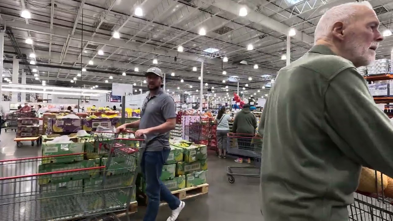 Costco Food Court, Pizza and Bananas, Sossamon Rd, Mesa, Arizona, 5 March 2026, NGH10851