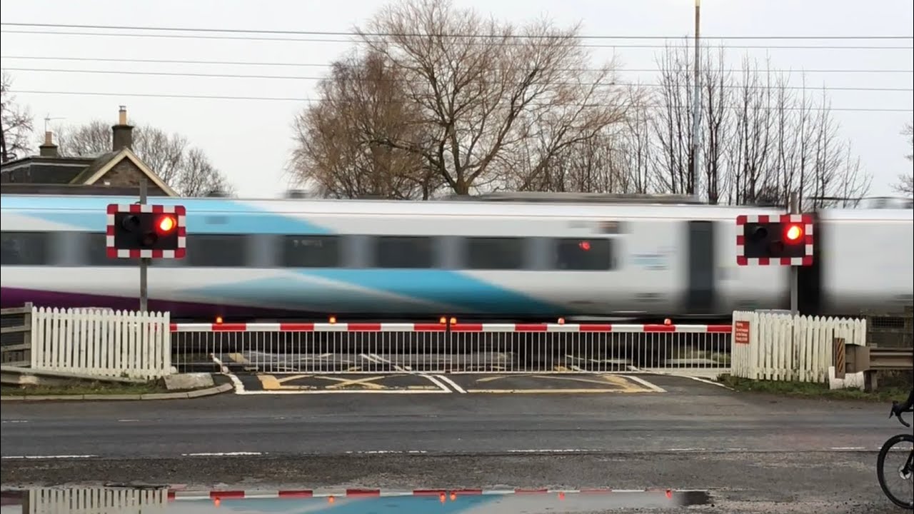 Trains Racing Past | St Germains level crossing, Scotland 🏴󠁧󠁢󠁳󠁣󠁴󠁿