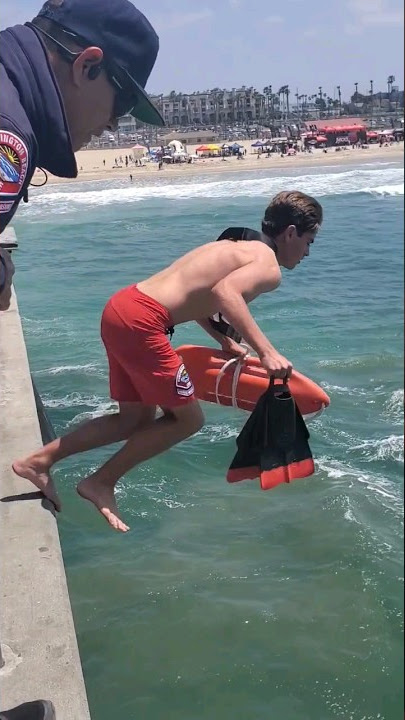 Lifeguard Training 💯😮 #lifeguard #trainingday #beachlife #heroes #shortvideo