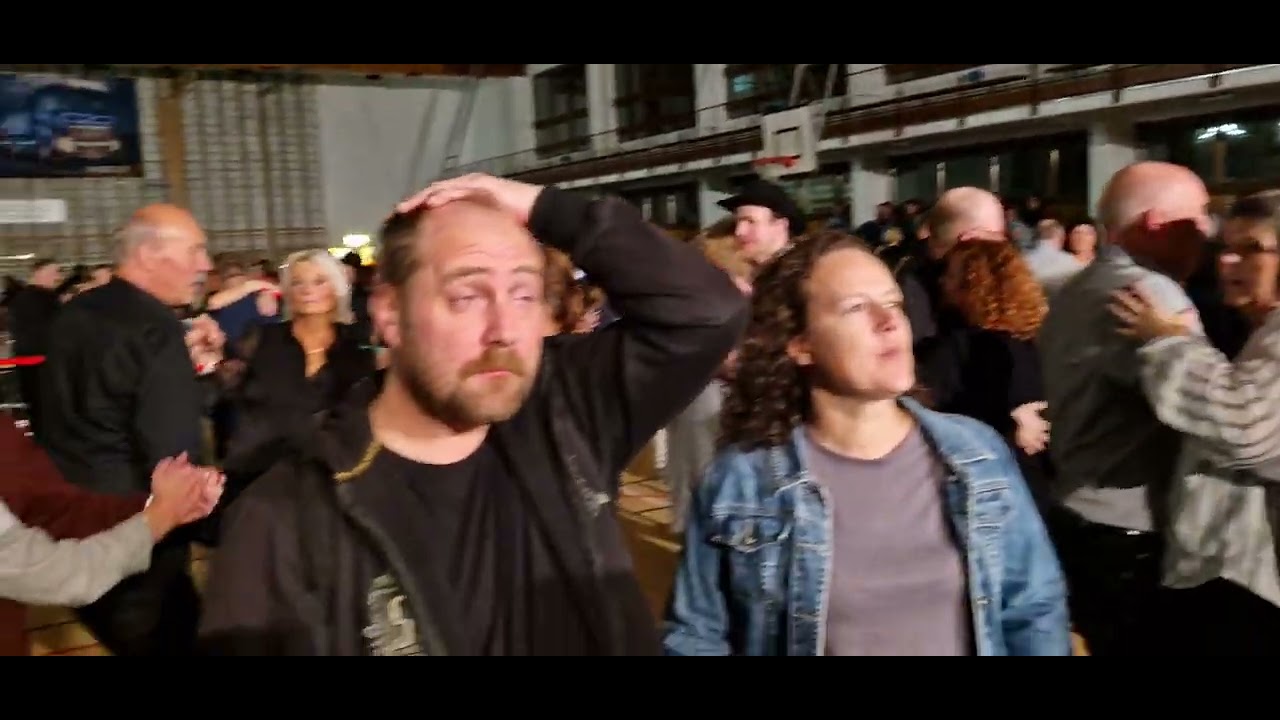 en säng av rosor med Lasse Stefanz på Verdalshallen 12.10.24 Dansnytt.no Hilde Arntzen