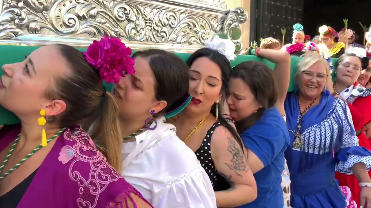 LA ROMERÍA DEL ROCÍO EN ELCHE 2022. Salida De la Iglesia