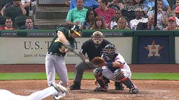 Moss jacks go-ahead two-run homer in eighth