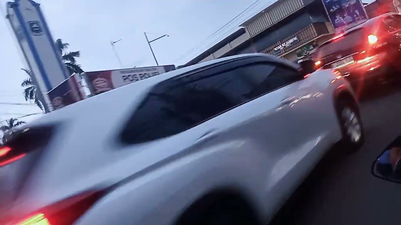 Perjalanan sore hari di kota Tegal Jawa Tengah Indonesia 