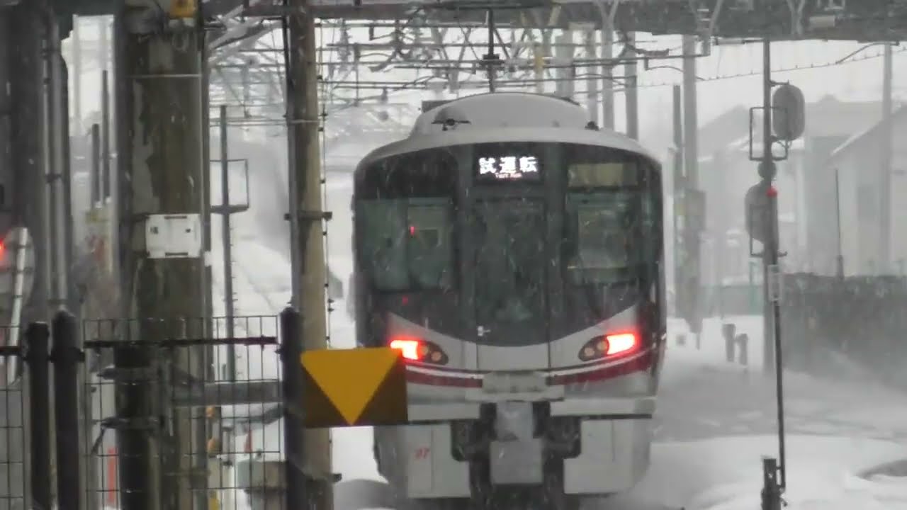 [接近メロディ]IRいしかわ鉄道線 森本駅　通過「アニーローリー(新音源)」〈七尾線521系試運転〉