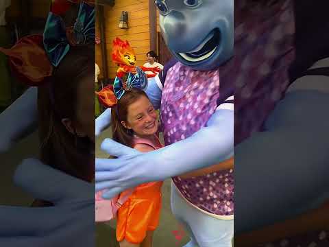 Children meet their favorite characters at Disney ❤️❤️#disney #disneyland #funny #baby #youtube