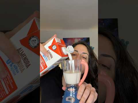 Hice un batido en una licuadora de juguete 🍓🥛🍋 #toys #miniblender #batido