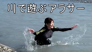 1人で楽しく川遊び