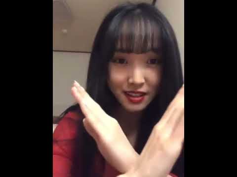 When Yuju doing vlive but there's not audio 😾
