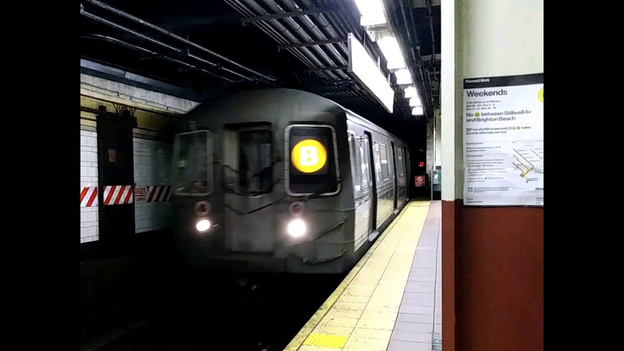 BMT Brighton Line: Kings Highway-bound R68 B Express Train @ DeKalb ...