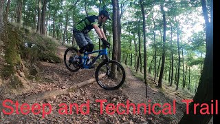 Riding a Steep Downhill Trail with Tight Switchbacks / Steiler Downhill Trail mit engen Spitzkehren