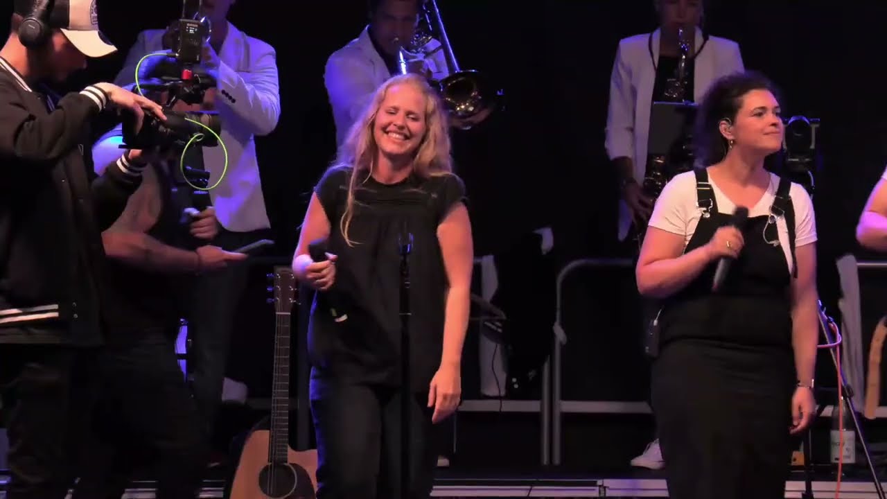 Sleduj Simply the best - Tina Turner (Live Cover by Delicious Divine) na YouTube Sleduj Simply the best - Tina Turner (Live Cover by Delicious Divine) na YouTube