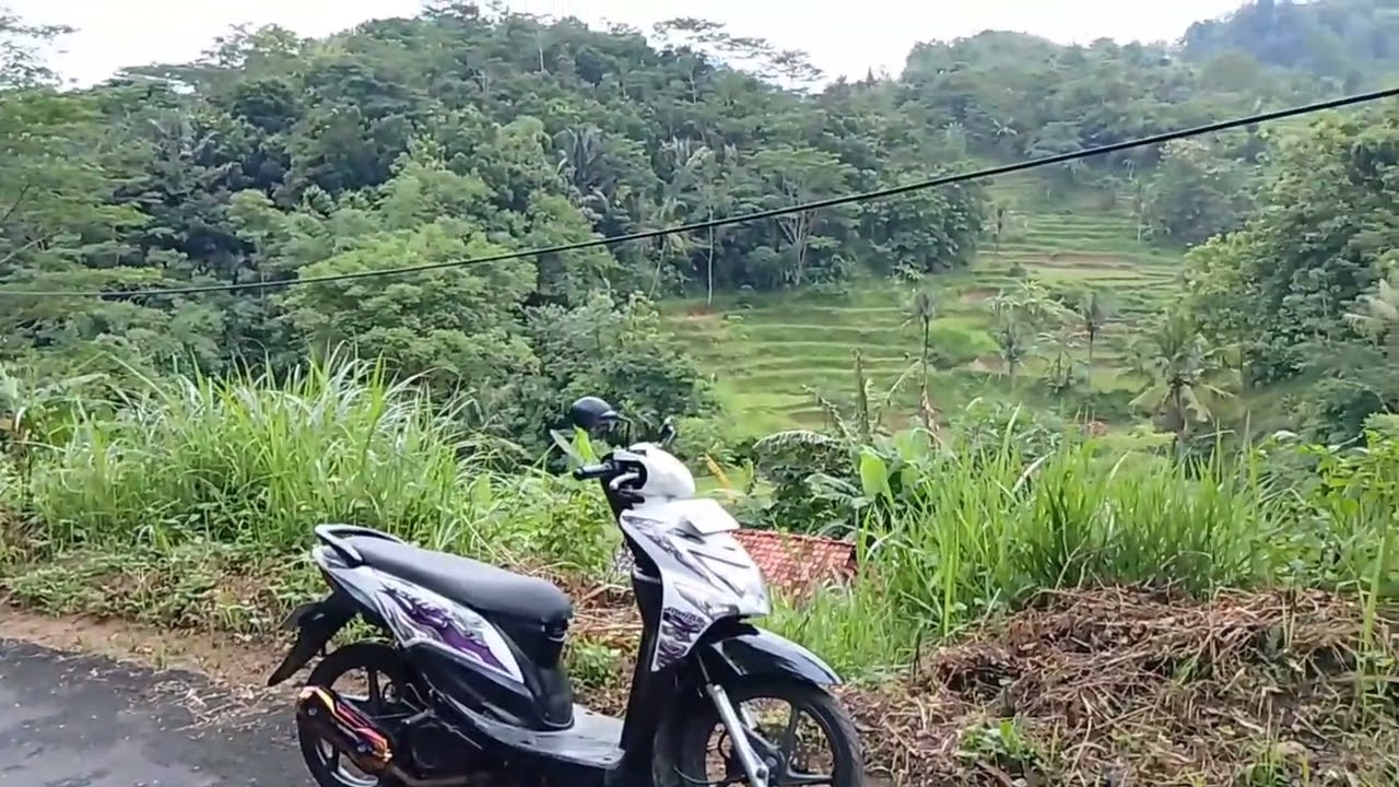 Suasana di jalan giriwaringin menuju cipakem bantu di subcriber dan di like di komen