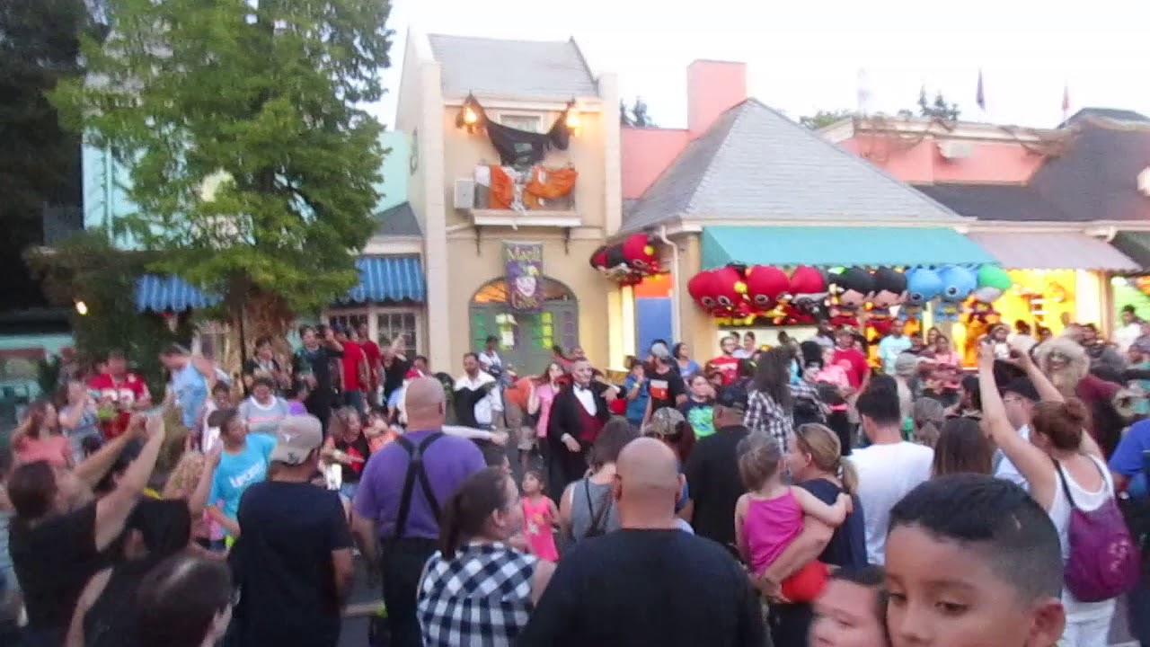 Zombie Jamboree Dance Party Fright Fest Six Flags Great America 9-16-17