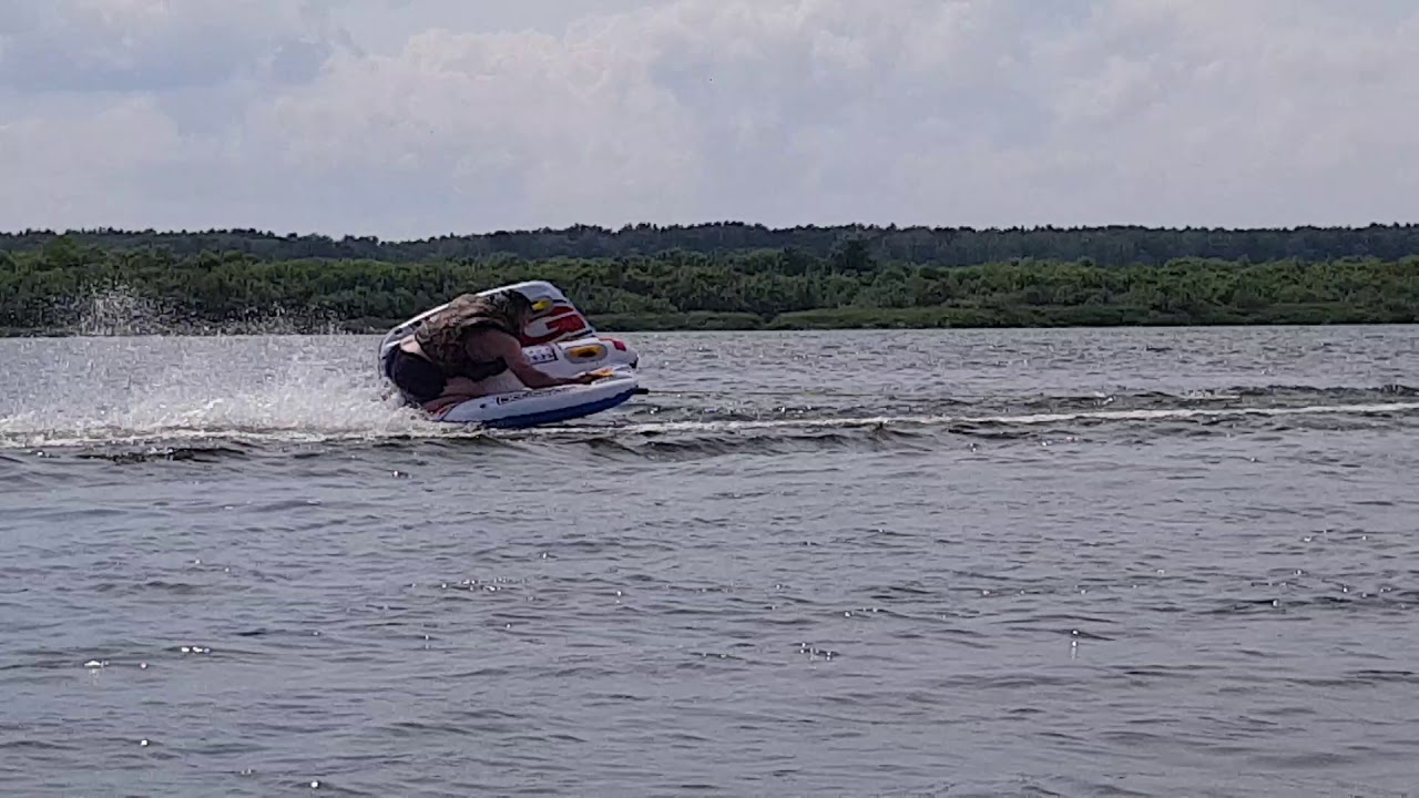 Водная "ватрушка" и лодка ПВХ 30 лс - YouTube