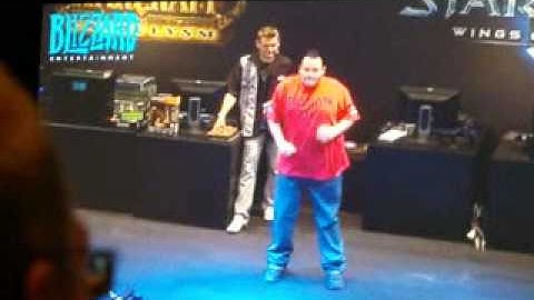gamescom 2010 Blizzard Stand World of Warcraft Dancing  U Can