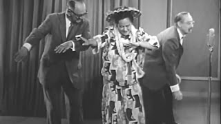 Groucho does the Hula - Rare clip from You Bet Your Life (Jan 1, 1959)
Groucho Marx doing his version of a hula dance. What more needs to be said?
Complete show: http://www.youtube.com/watch?v=nQgK9Y-2Boo
More great clips: https://www.youtube.com/playlist?list=PLHaioNpr_GDbDCk-9VD2aTm_j4Qxm01eb
Click here to subscribe to the YBYL channel, where youll find well over a hundred complete episodes you cant find anywhere else:
http://www.youtube.com/channel/UCUIbTdEI7D1AMyLATIdKq5w?sub_confirmation=1 Groucho does the Hula - Rare clip from You Bet Your Life (Jan 1, 1959)