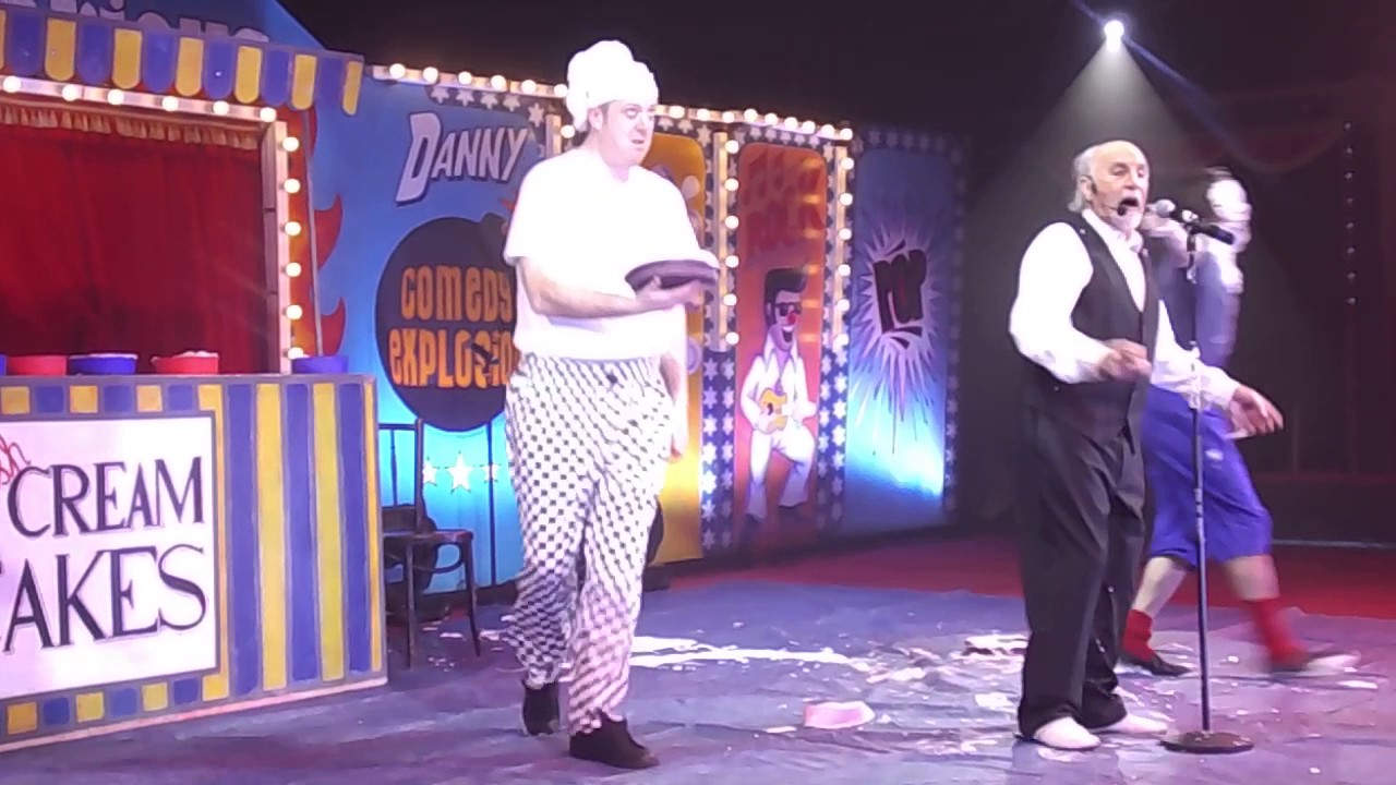 cream cakes song ( Cirque Du Hilarious 2017 Great Yarmouth Hippodrome )
