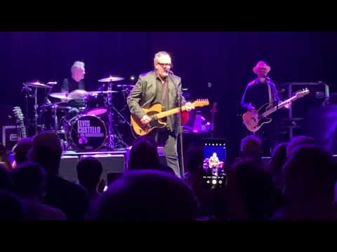 Elvis Costello - Kansas City 8/27/2021 - YouTube