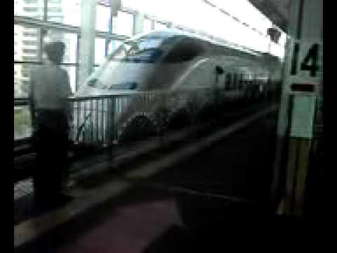 東北新幹線　福島駅でのMaxやまびこ号E4系・つばさ号E3系の切り離しシーン