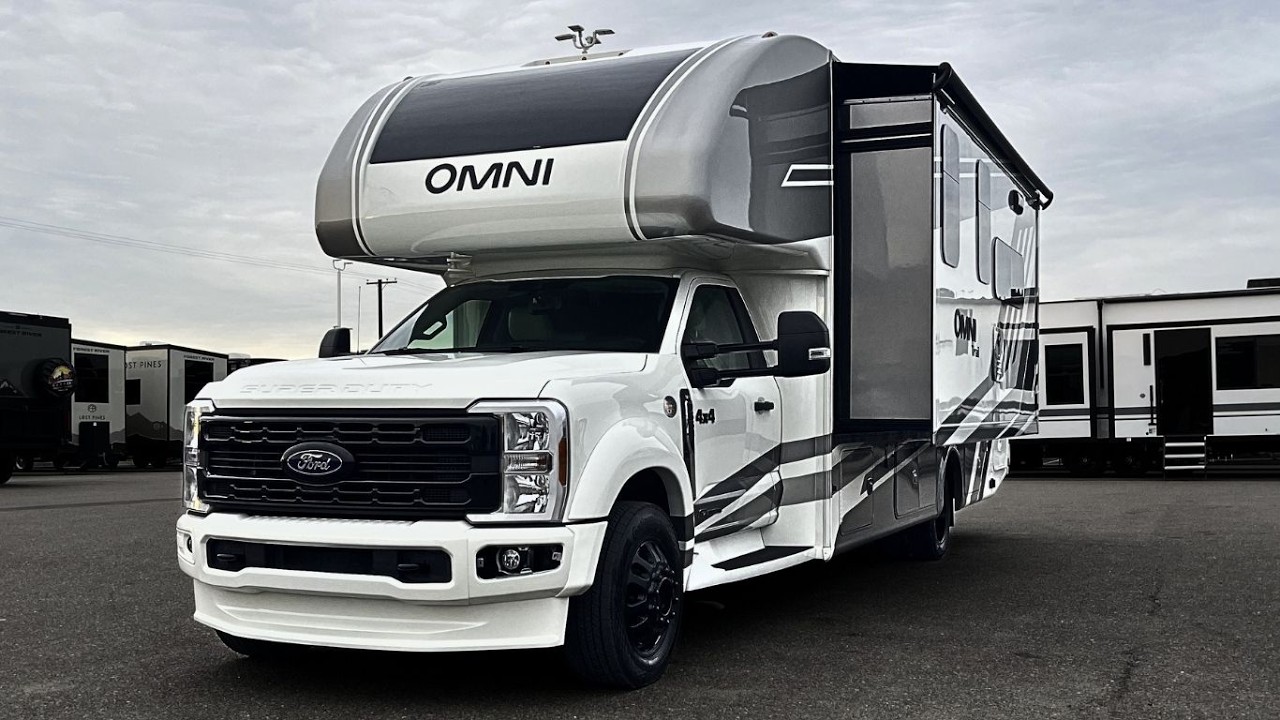 New 2027 Thor Motor Coach Omni Trail Z30 Motor Home Super C
