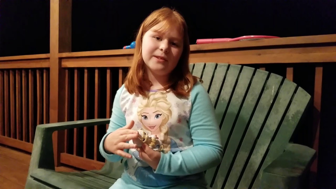 Payton reviews Fingerlings; they fart and burp