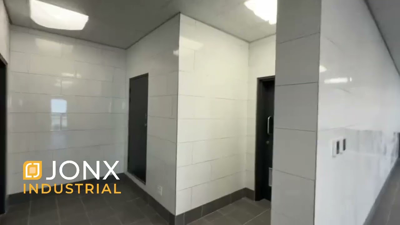 Neat Warehouse in a secure park TO LET in Meadowview.