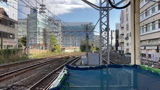 回送列車215系と特急踊り子号185系